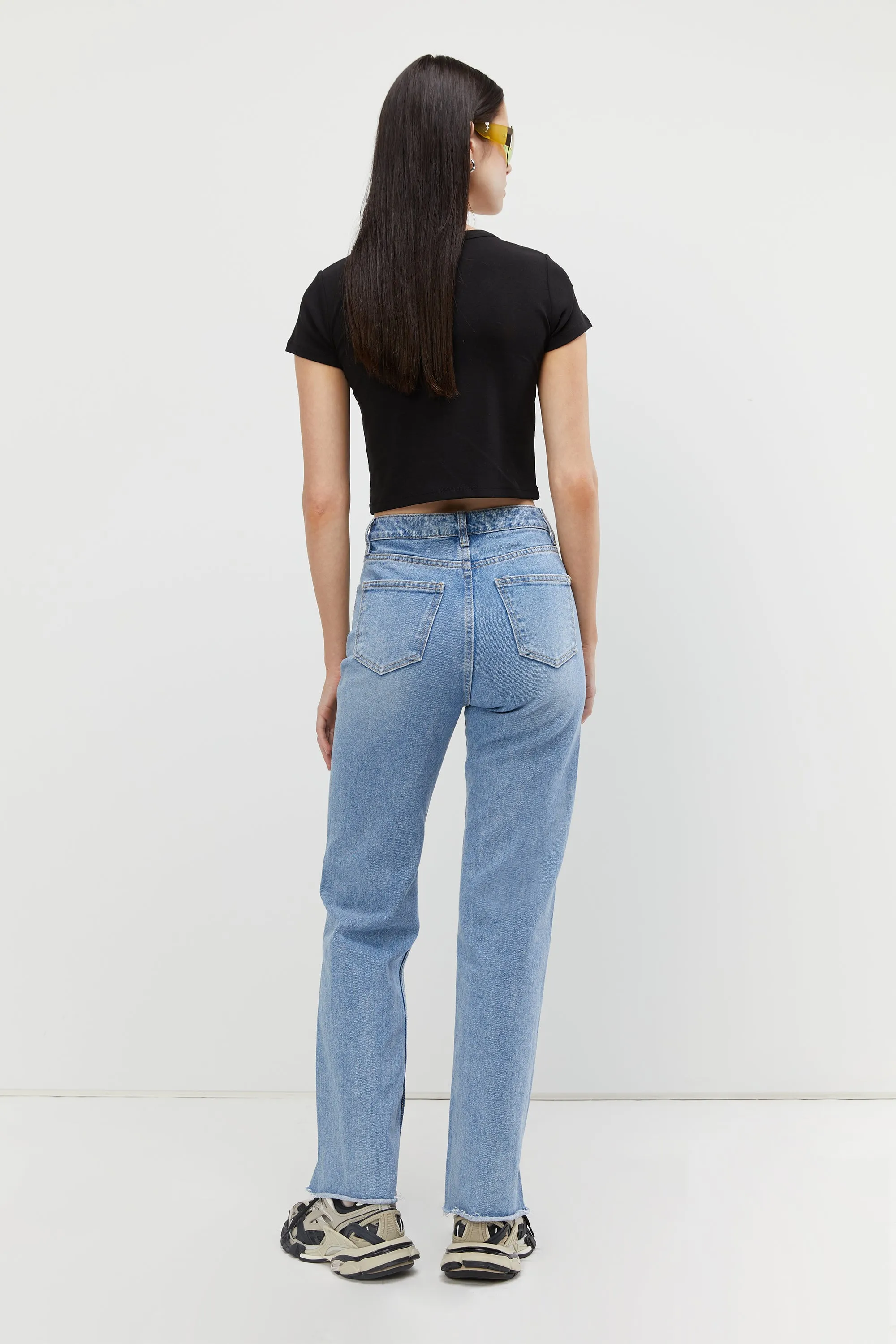 STRAIGHT LEG JEAN WITH SPLIT HEM