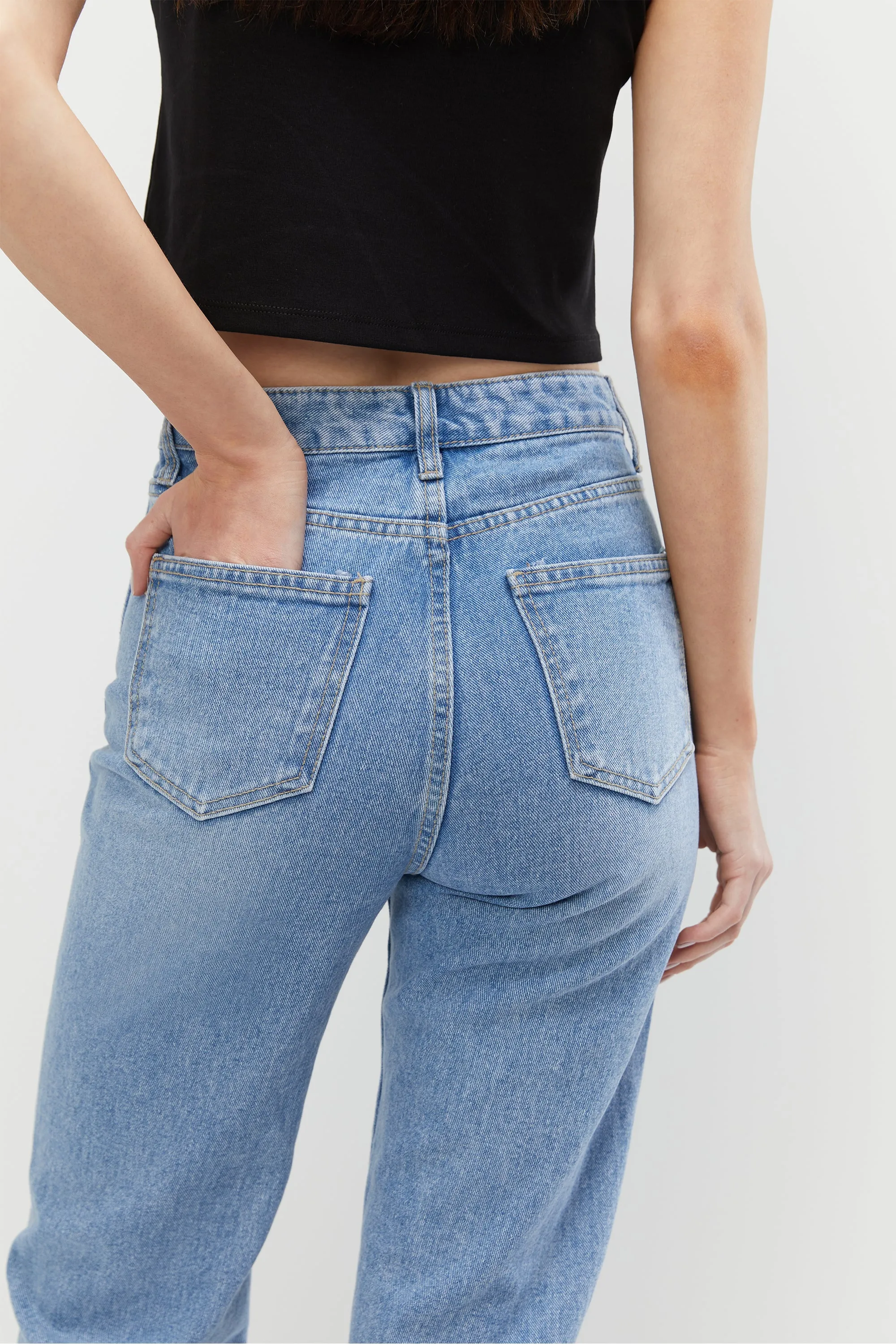 STRAIGHT LEG JEAN WITH SPLIT HEM