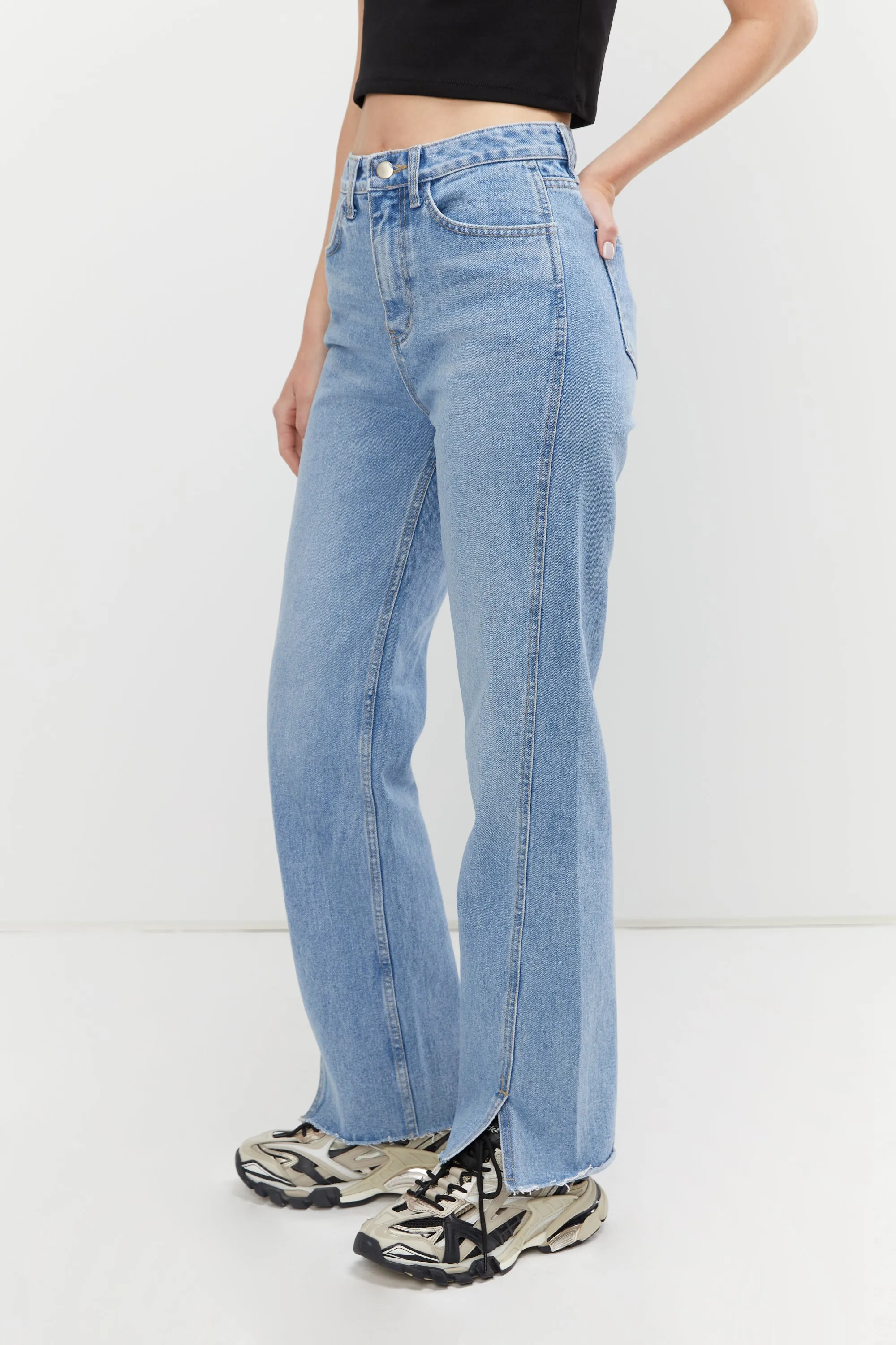 STRAIGHT LEG JEAN WITH SPLIT HEM