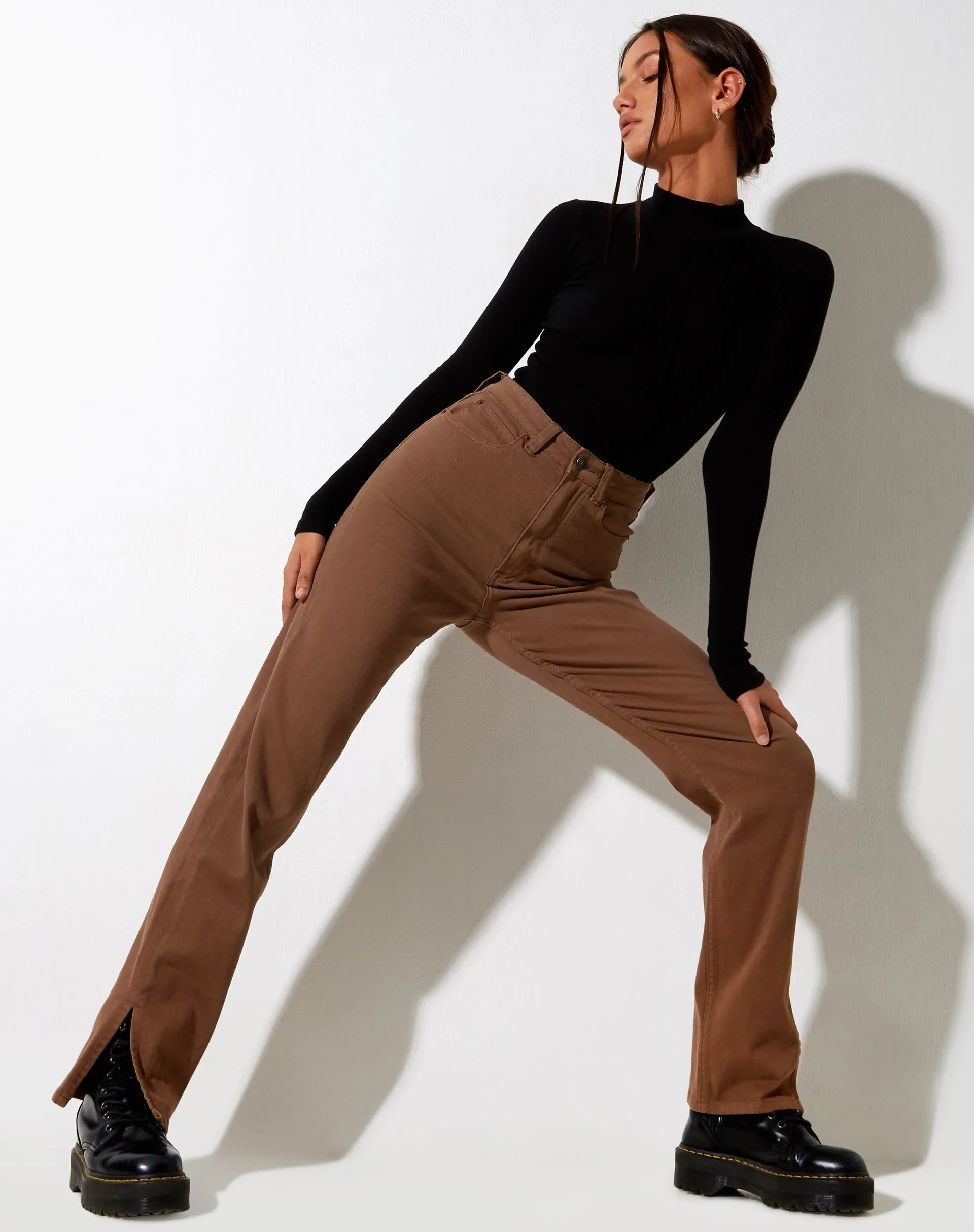 Straight Leg Jeans in Rich Brown